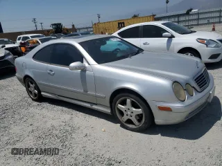 2002 Mercedes-Benz CLK 320/430 z VIN WDBLJ70G92T119391, wystawiony jako Copart lot #58616445 z przebiegiem 134 501 mil mil oraz Szkoda całkowita • Salvage title. Historia ofert i sprzedaży dostępna na DreamBid. Obrazek 4.