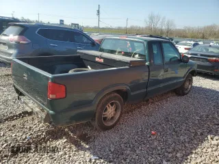 1997 GMC Sonoma SLS with VIN 1GTCS19X2V8528113, listed as a Copart auction lot 48530915 with 214,072 mi miles and Salvage Title. Bid and sale history available at DreamBid. Image 3.