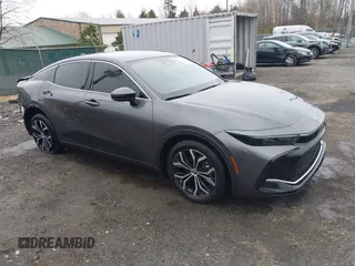 2023 Toyota Crown XLE z VIN JTDAAAAF8P3010262, wystawiony jako IAAI lot #41485203 z przebiegiem 6 061 mil mil oraz . Historia ofert i sprzedaży dostępna na DreamBid. Obrazek 1.