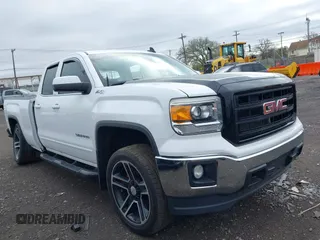 2015 GMC Sierra 1500 SLE z VIN 1GTV2UEC0FZ385980, wystawiony jako IAAI lot #42146783 z przebiegiem 104 599 mil mil oraz . Historia ofert i sprzedaży dostępna na DreamBid. Obrazek 1.