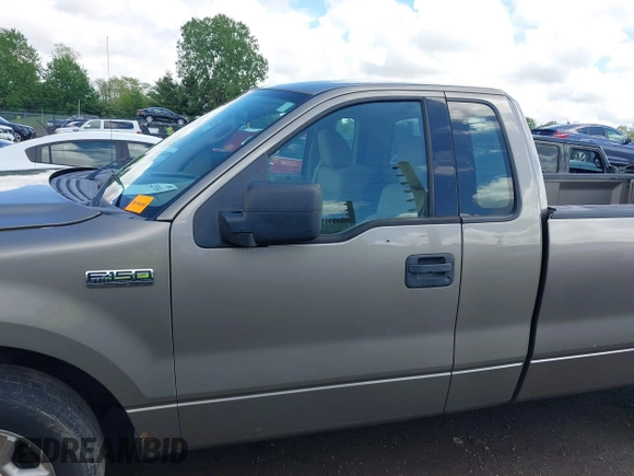 2004 Ford F-150 XL z VIN 1FTRF12W04NC41949, wystawiony jako IAAI lot #42251934 z przebiegiem Nie podano mil oraz . Historia ofert i sprzedaży dostępna na DreamBid. Obrazek 14.