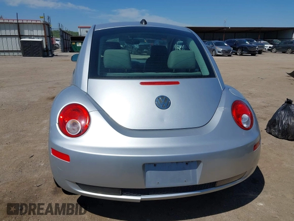 2008 Volkswagen New Beetle Coupe S with VIN 3VWRW31C88M509260, listed as a IAAI auction lot 42032305 with 122,760 mi miles. Bid and sale history available at carsss.com. Image 16.