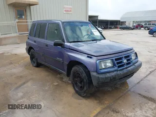 1996 Geo Tracker z VIN 2CNBE1361T6901708, wystawiony jako IAAI lot #41998005 z przebiegiem 223 266 mil mil oraz . Historia ofert i sprzedaży dostępna na DreamBid. Obrazek 1.