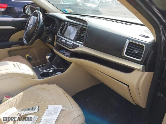 2016 Toyota Highlander LE with VIN 5TDBKRFH9GS259324, listed as a IAAI auction lot 39138226 with 158,794 mi miles. Bid and sale history available at carsss.com. Image 5.