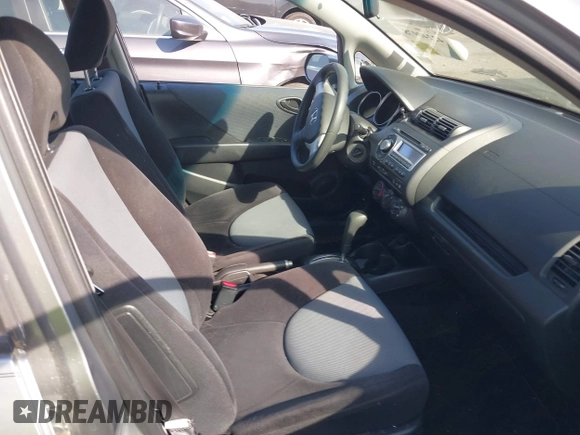 2008 Honda Fit z VIN JHMGD38458S068675, wystawiony jako IAAI lot #42240978 z przebiegiem 117 092 mil mil oraz . Historia ofert i sprzedaży dostępna na DreamBid. Obrazek 5.