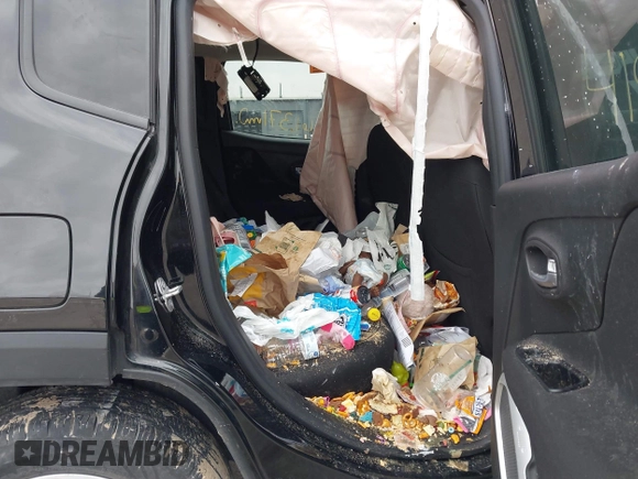 2018 Jeep Renegade Latitude with VIN ZACCJBBB9JPH82945, listed as a IAAI auction lot 41962985 with 61,371 mi miles and . Bid and sale history available at DreamBid. Image 8.