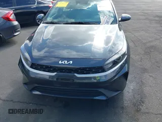 2023 Kia Forte LXS z VIN 3KPF24AD6PE578103, wystawiony jako IAAI lot #42131745 z przebiegiem 42 003 mil mil oraz . Historia ofert i sprzedaży dostępna na DreamBid. Obrazek 12.