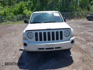 2008 Jeep Patriot Sport with VIN 1J8FT28W48D654244, listed as a IAAI auction lot 42035691 with 231,716 mi miles. Bid and sale history available at carsss.com. Image 6.