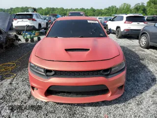 2017 Dodge Charger R/T z VIN 2C3CDXCT4HH660716, wystawiony jako Copart lot #57270385 z przebiegiem 161 775 mil mil oraz Czysty tytuł • Clean title. Historia ofert i sprzedaży dostępna na DreamBid. Obrazek 5.