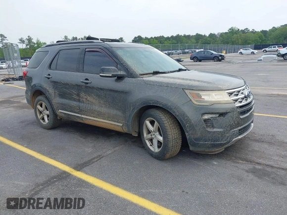2018 Ford Explorer XLT z VIN 1FM5K7D8XJGA62972, wystawiony jako IAAI lot #42037529 z przebiegiem 182 932 mil mil oraz . Historia ofert i sprzedaży dostępna na DreamBid. Obrazek 1.