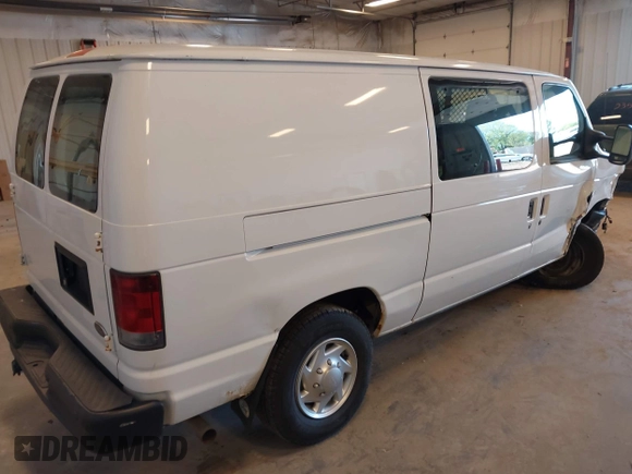 2010 Ford Econoline Cargo Commercial z VIN 1FTNE2ELXADA92282, wystawiony jako IAAI lot #42210516 z przebiegiem 102 617 mil mil oraz . Historia ofert i sprzedaży dostępna na DreamBid. Obrazek 4.