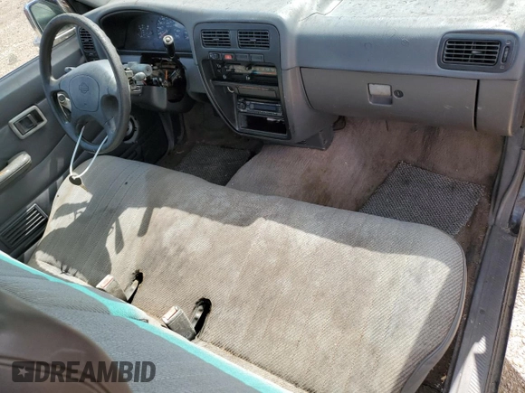1995 Nissan Frontier z VIN 1N6SD11S6SC430228, wystawiony jako Copart lot #60110335 z przebiegiem 202 139 mil mil oraz Czysty tytuł • Clean title. Historia ofert i sprzedaży dostępna na DreamBid. Obrazek 8.