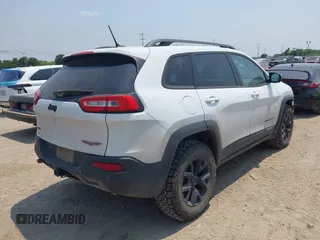 2015 Jeep Cherokee Trailhawk z VIN 1C4PJMBS5FW574102, wystawiony jako IAAI lot #42278805 z przebiegiem 164 250 mil mil oraz . Historia ofert i sprzedaży dostępna na DreamBid. Obrazek 4.