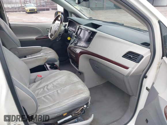 2011 Toyota Sienna XLE with VIN 5TDDK3DC8BS010051, listed as a IAAI auction lot 41405424 with 293,348 mi miles. Bid and sale history available at carsss.com. Image 5.