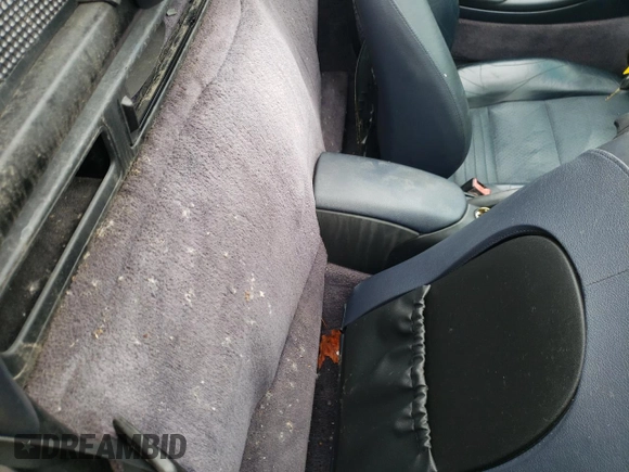 2001 Porsche Boxster z VIN WP0CA29821U622592, wystawiony jako Copart lot #56050735 z przebiegiem Nie podano mil oraz Szkoda całkowita • Salvage title. Historia ofert i sprzedaży dostępna na DreamBid. Obrazek 10.