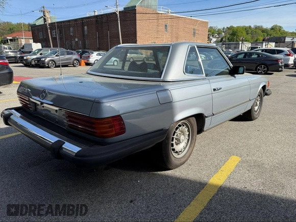 1981 Mercedes-Benz 380 SL z VIN WDBBA45A0BB007602, wystawiony jako IAAI lot #42175344 z przebiegiem 96 861 mil mil oraz . Historia ofert i sprzedaży dostępna na DreamBid. Obrazek 4.