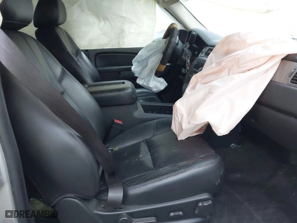 2010 Chevrolet Avalanche LT with VIN 3GNVKFE03AG298995, listed as a IAAI auction lot 40968285 with 125,197 mi miles. Bid and sale history available at carsss.com. Image 5.