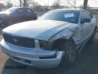 2005 Ford Mustang Deluxe with VIN 1ZVFT80N955140082, listed as a IAAI auction lot 41711933 with 88,633 mi miles. Bid and sale history available at carsss.com. Image 19.