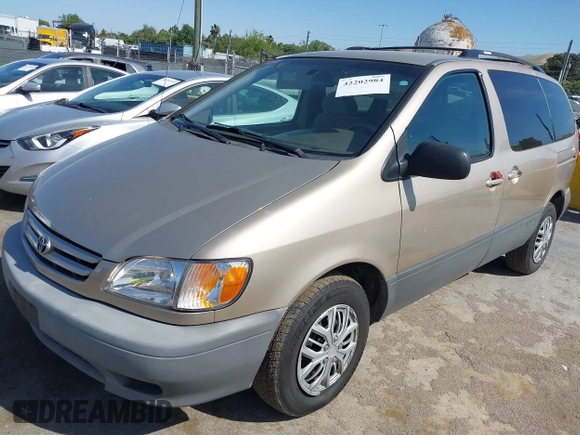 2003 Toyota Sienna LE with VIN 4T3ZF13C03U555015, listed as a IAAI auction lot 42202984 with 260,895 mi miles and . Bid and sale history available at carsss.com. Image 2.