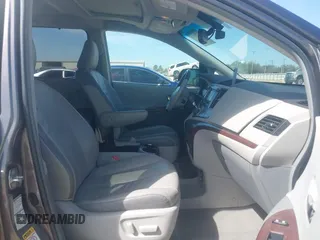 2011 Toyota Sienna XLE with VIN 5TDDK3DC7BS003186, listed as a IAAI auction lot 41701839 with 165,878 mi miles. Bid and sale history available at carsss.com. Image 5.
