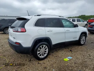 2019 Jeep Cherokee Latitude z VIN 1C4PJLCB3KD269759, wystawiony jako Copart lot #57451945 z przebiegiem 80 263 mil mil oraz Szkoda całkowita • Salvage title. Historia ofert i sprzedaży dostępna na DreamBid. Obrazek 3.