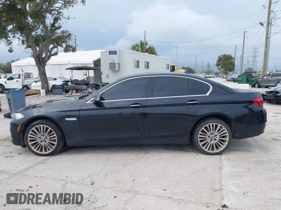 2015 BMW 5 Series 550i z VIN WBAKN9C57FD961425, wystawiony jako IAAI lot #41319817 z przebiegiem 100 233 mil mil oraz . Historia ofert i sprzedaży dostępna na DreamBid. Obrazek 14.