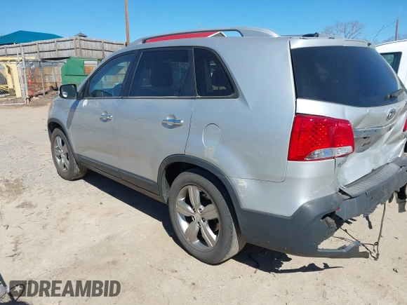 2013 Kia Sorento EX with VIN 5XYKU4A24DG390573, listed as a IAAI auction lot 41628998 with 137,145 mi miles and . Bid and sale history available at carsss.com. Image 3.