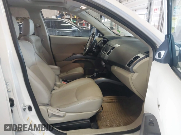 2007 Mitsubishi Outlander XLS with VIN JA4MT41X17Z020401, listed as a IAAI auction lot 41572756 with 43,696 mi miles. Bid and sale history available at carsss.com. Image 5.