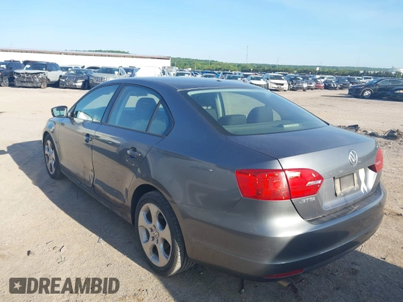 2012 Volkswagen Jetta S с VIN 3VW2K7AJ3CM335903, выставлен на аукционе IAAI как лот 42248250 с пробегом 142 826 миль миль и . История ставок и продаж доступна на DreamBid. Изображение 3.