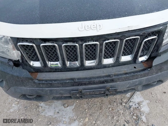2012 Jeep Compass Latitude with VIN 1C4NJDEB2CD638820, listed as a IAAI auction lot 41421506 with 118,272 mi miles. Bid and sale history available at carsss.com. Image 6.