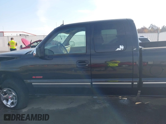 2002 Chevrolet Silverado 1500 LT with VIN 1GCEK19T52E262279, listed as a IAAI auction lot 40711298 with 251,098 mi miles. Bid and sale history available at carsss.com. Image 15.