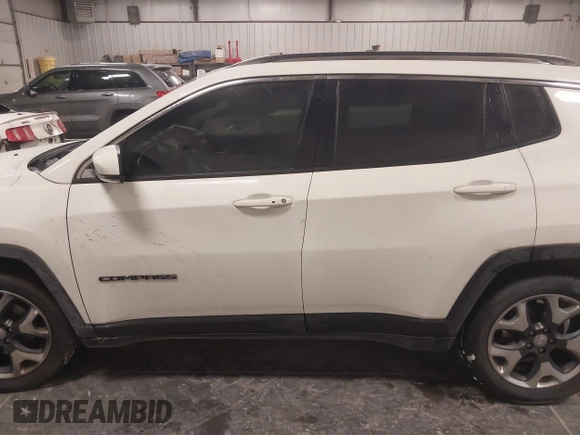 2019 Jeep Compass Limited with VIN 3C4NJCCB1KT662905, listed as a IAAI auction lot 41572268 with 105,377 mi miles. Bid and sale history available at carsss.com. Image 14.