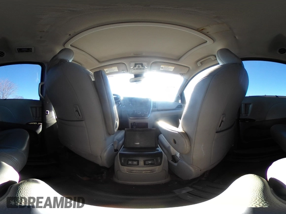 2018 Toyota Sienna XLE Auto Access Seat with VIN 5TDYZ3DC0JS913659, listed as a IAAI auction lot 41753475 with 172,858 mi miles. Bid and sale history available at carsss.com. Image 18.