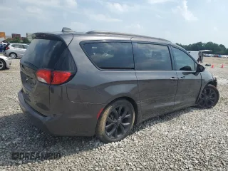 2020 Chrysler Pacifica Touring L with VIN 2C4RC1BG4LR233016, listed as a Copart auction lot 61622595 with 82,709 mi miles and Salvage title. Bid and sale history available at DreamBid. Image 3.