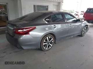 2017 Nissan Altima SL z VIN 1N4AL3AP7HC492566, wystawiony jako IAAI lot #42193702 z przebiegiem 165 566 mil mil oraz . Historia ofert i sprzedaży dostępna na DreamBid. Obrazek 4.