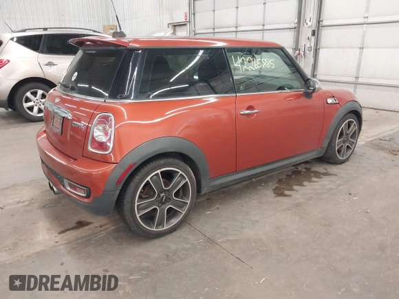 2013 MINI Hardtop S z VIN WMWSV3C56DT476032, wystawiony jako IAAI lot #42265885 z przebiegiem 120 188 mil mil oraz . Historia ofert i sprzedaży dostępna na DreamBid. Obrazek 4.