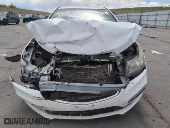 2015 Chevrolet Cruze LS z VIN 1G1PA5SHXF7151982, wystawiony jako Copart lot #54797185 z przebiegiem 137 278 mil mil oraz Szkoda całkowita • Salvage title. Historia ofert i sprzedaży dostępna na DreamBid. Obrazek 5.