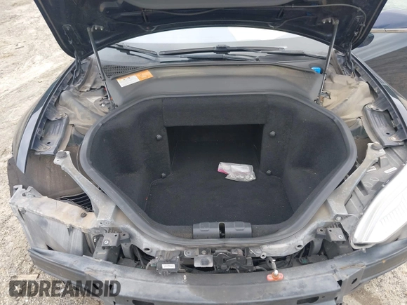 2014 Tesla Model S 60 z VIN 5YJSA1H17EFP33860, wystawiony jako IAAI lot #42471432 z przebiegiem 142 045 mil mil oraz . Historia ofert i sprzedaży dostępna na DreamBid. Obrazek 10.