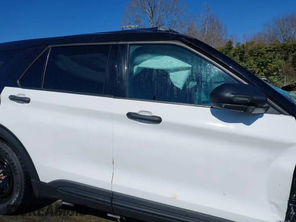 2023 Ford Police Interceptor Utility z VIN 1FM5K8AW8PNA01410, wystawiony jako IAAI lot #41623905 z przebiegiem 24 978 mil mil oraz . Historia ofert i sprzedaży dostępna na DreamBid. Obrazek 13.