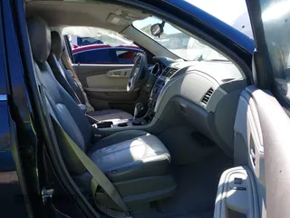 2011 Chevrolet Traverse 1LT z VIN 1GNKRGED3BJ373931, wystawiony jako IAAI lot #40876388 z przebiegiem 234 394 mil mil oraz . Historia ofert i sprzedaży dostępna na DreamBid. Obrazek 5.