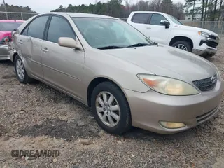 2004 Toyota Camry LE with VIN 4T1BF30K74U585891, listed as a IAAI auction lot 41750734 with 193,602 mi miles. Bid and sale history available at carsss.com. Image 1.