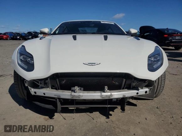 2017 Aston Martin DB11 z VIN SCFRMFAVXHGL01825, wystawiony jako Copart lot #45219355 z przebiegiem Nie podano mil oraz Szkoda całkowita • Salvage title. Historia ofert i sprzedaży dostępna na DreamBid. Obrazek 5.