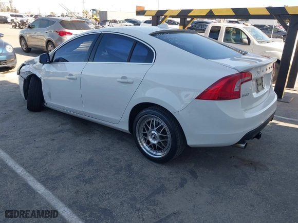 2013 Volvo S60 T5 Premier with VIN YV1612FS7D2184899, listed as a IAAI auction lot 42003628 with 140,073 mi miles. Bid and sale history available at carsss.com. Image 3.