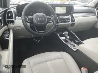 2022 Kia Sorento SX z VIN 5XYRK4LF2NG147639, wystawiony jako Copart lot #50264104 z przebiegiem 49 891 mil mil oraz Szkoda całkowita • Salvage title. Historia ofert i sprzedaży dostępna na DreamBid. Obrazek 8.