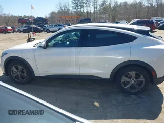 2022 Ford Mustang Mach-E Select z VIN 3FMTK1SS2NMA17717, wystawiony jako IAAI lot #41737529 z przebiegiem Nie podano mil oraz . Historia ofert i sprzedaży dostępna na DreamBid. Obrazek 14.