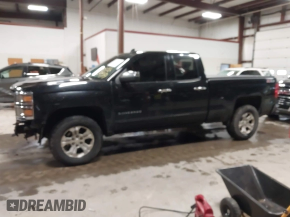 2015 Chevrolet Silverado 1500 LT with VIN 1GCVKREC1FZ186563, listed as a IAAI auction lot 41089120 with 156,261 mi miles. Bid and sale history available at carsss.com. Image 14.