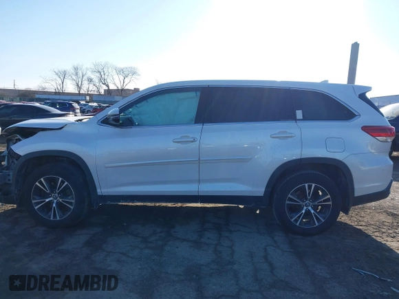 2019 Toyota Highlander LE z VIN 5TDBZRFH7KS964417, wystawiony jako IAAI lot #41443114 z przebiegiem 130 001 mil mil oraz . Historia ofert i sprzedaży dostępna na DreamBid. Obrazek 13.