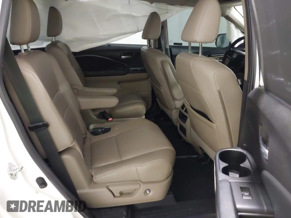 2019 Honda Pilot Touring 7-Passenger with VIN 5FNYF6H64KB005798, listed as a IAAI auction lot 41551933 with 103,151 mi miles. Bid and sale history available at carsss.com. Image 8.