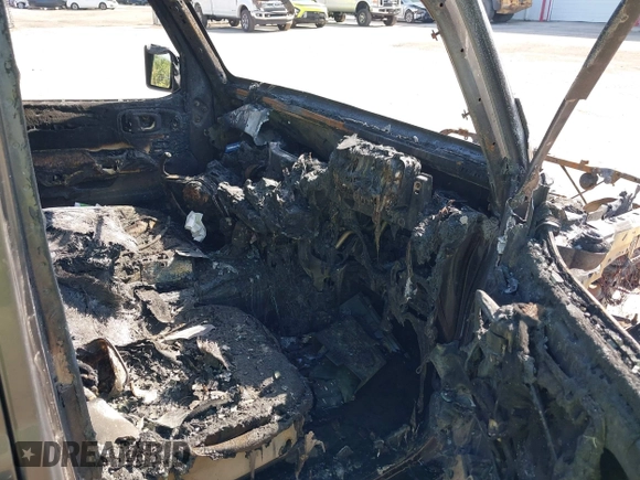 2021 Jeep Wrangler Unlimited Sahara z VIN 1C4JJXP60MW643293, wystawiony jako IAAI lot #42276393 z przebiegiem Nie podano mil oraz . Historia ofert i sprzedaży dostępna na DreamBid. Obrazek 5.