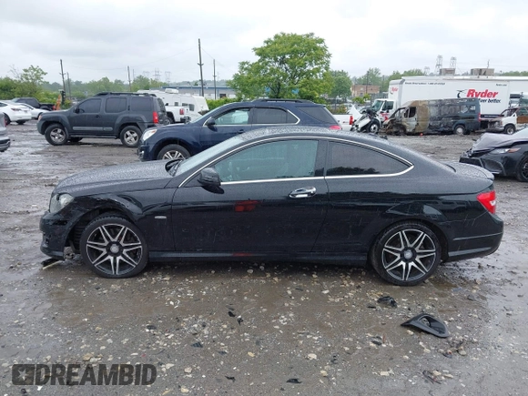 2014 Mercedes-Benz C 250 z VIN WDDGJ4HB0EG289247, wystawiony jako IAAI lot #42365526 z przebiegiem 75 420 mil mil oraz . Historia ofert i sprzedaży dostępna na DreamBid. Obrazek 14.